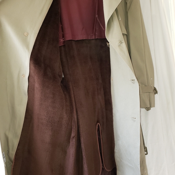 London Fog overcoat. - Picture 4 of 4